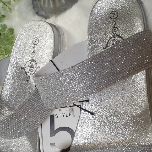 Sandals - Picture 2 of 5